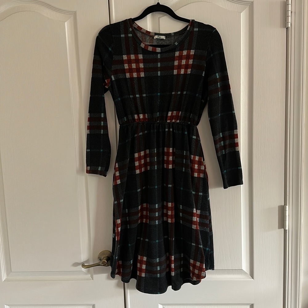 Flannel look dress with pockets!
